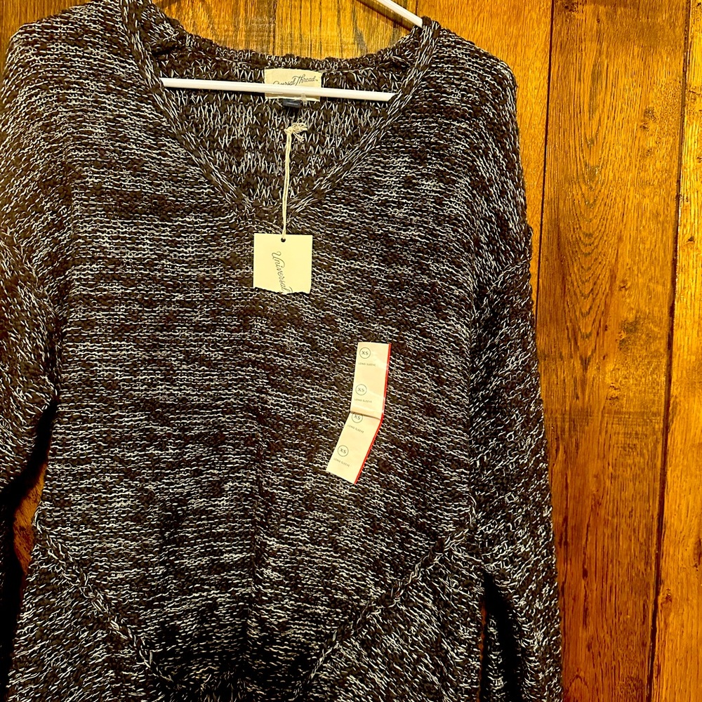 NEW Universal Thread V Neck Sweater